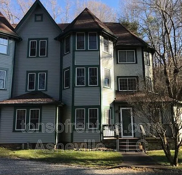 1 Gables Pl — Photo 1