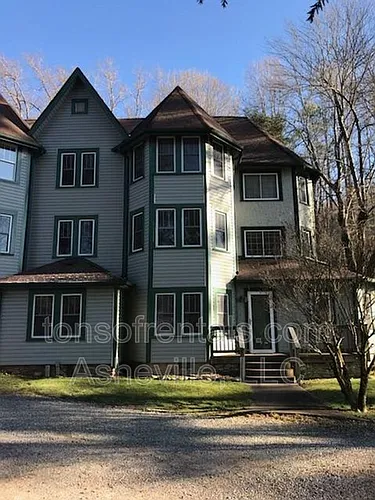 1 Gables Pl Photo 1