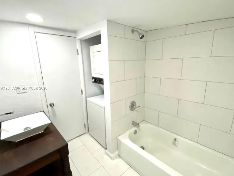 4307 SW 9th St #4307 — Photo 8