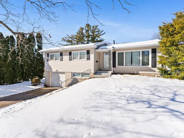 3314 28th Street Ct, Rock Island, IL 61201