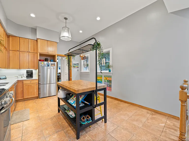 2110 N Dayton St — Photo 14
