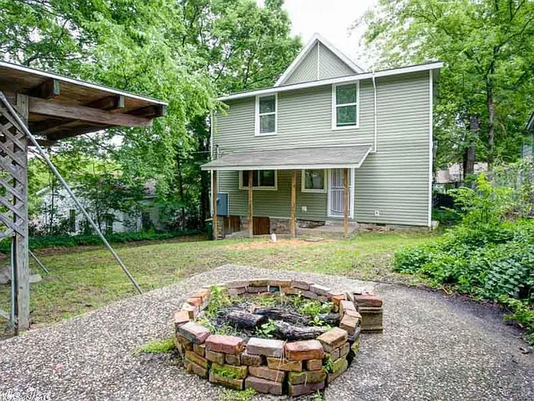 320 S Oak St — Photo 18