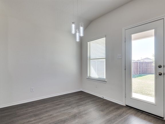 5th image of 980 Fueller Dr