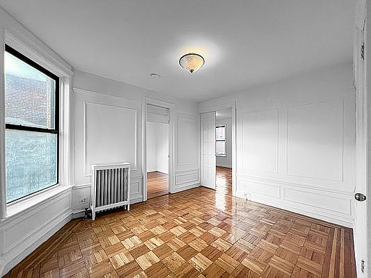 3rd image of 609 W 186th St #25