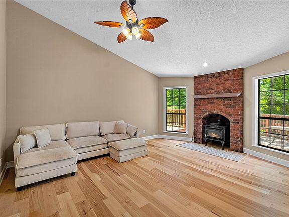 5th image of 11013 Lakeside Dr