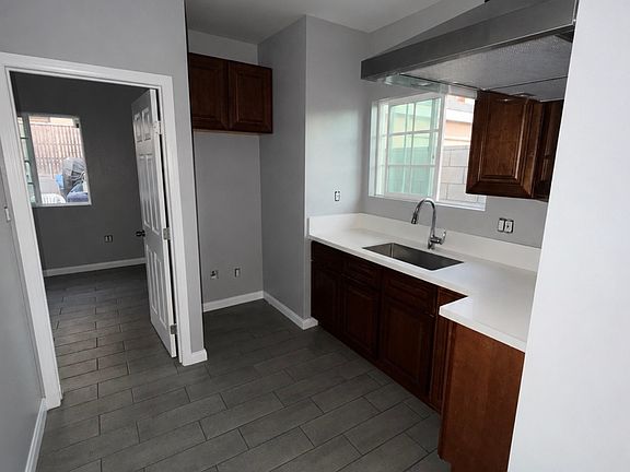 4th image of 12310 Thorson Ave