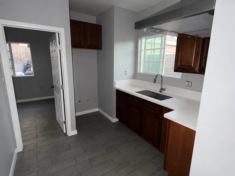 12310 Thorson Ave — Photo 4