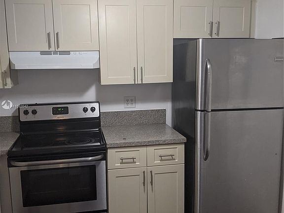 4th image of 9933 Nob Hill Ct