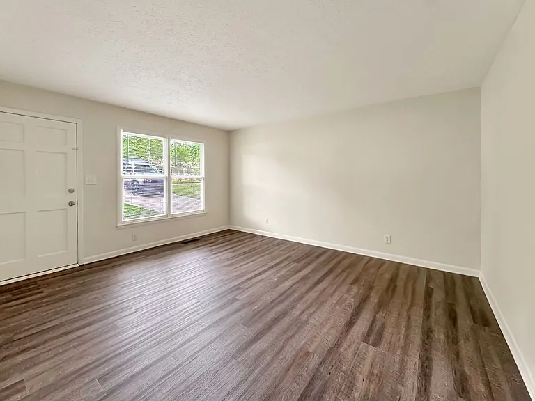 3633 Oakland Ln — Photo 8