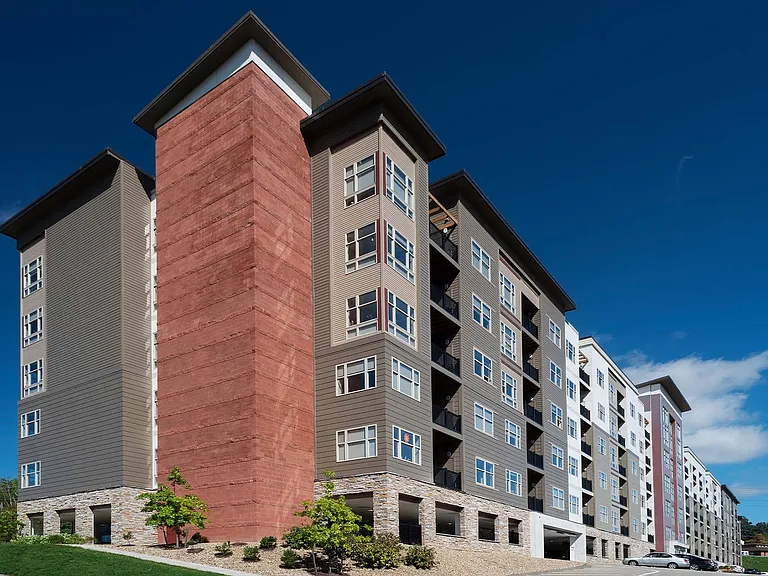 Cosmopolitan Apartments — Photo 20
