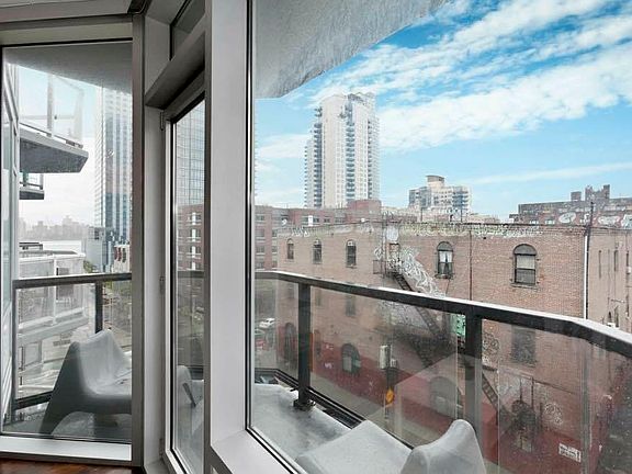 3rd image of 40 N 4th St Penthouse 18