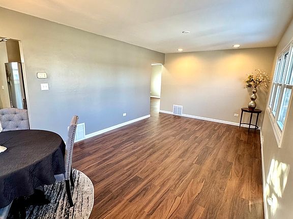 5th image of 2808 N Elmwood Ave