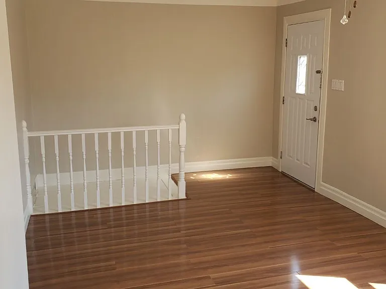 519 Catharine St N #MAIN LEVEL — Photo 7