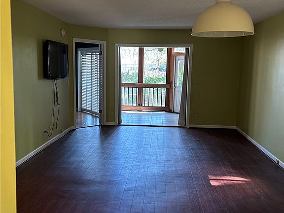 2nd image of 898 Wimbledon Dr