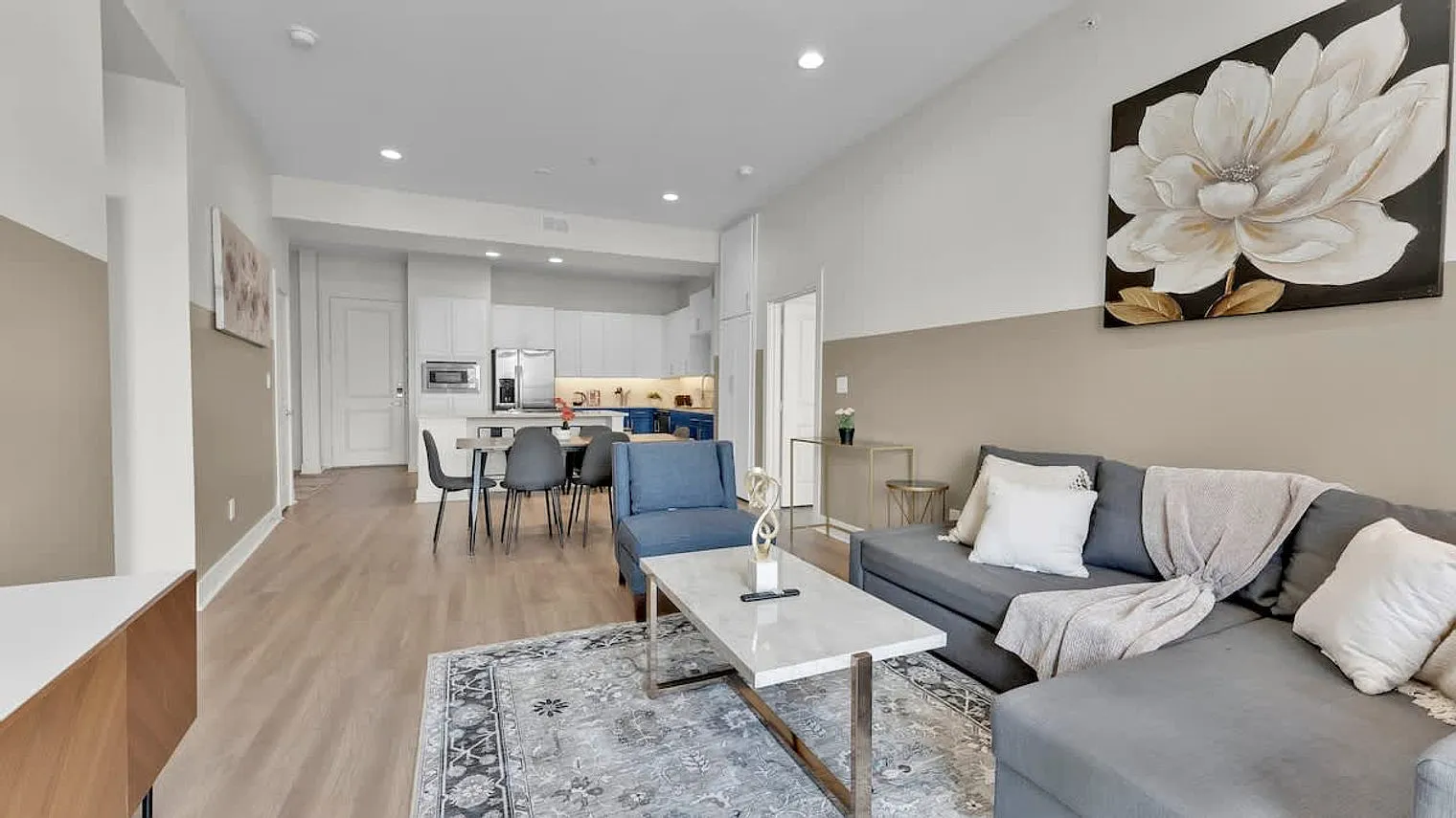 3 bed, 2.0 bath, $4,207 — Photo 2