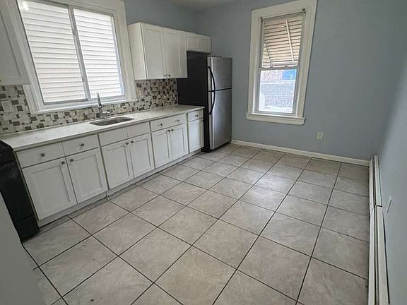 2nd image of 68 Sanford St Floor 2