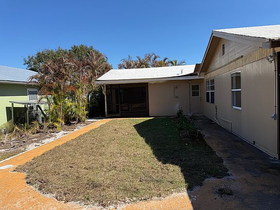2nd image of 1008 NE Greenlawn Dr #B