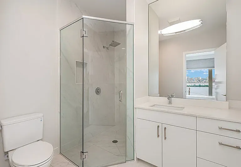 17XX Harbor Ave SW #400 — Photo 8
