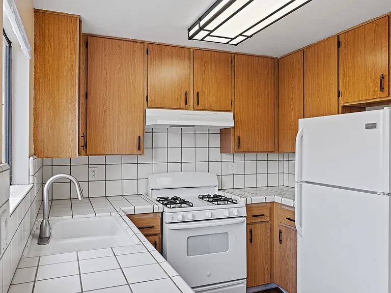 The Gables Apartments — Photo 26