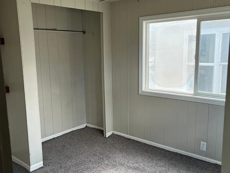 524 E Elgin St — Photo 3