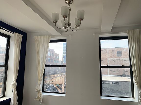 5th image of 627 W Lake St #306