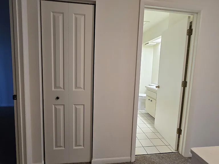 Glenncove Apartment Townhomes — Photo 33