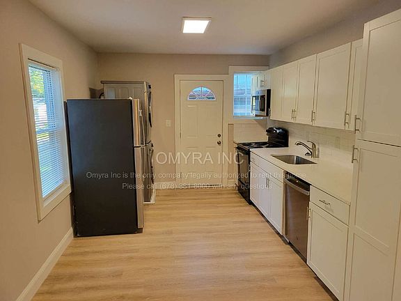 3rd image of 1223 Campbellton Pl SW