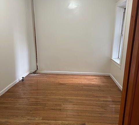 3rd image of 8719 160th St