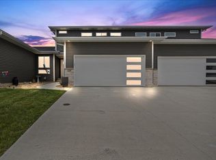 1219 Loren Dr, Cedar Falls, IA 50613