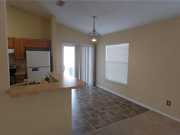 5th image of 819 Gentle Breeze Dr