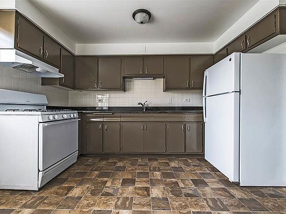 4th image of 14119 S Tracy Ave APT 3A