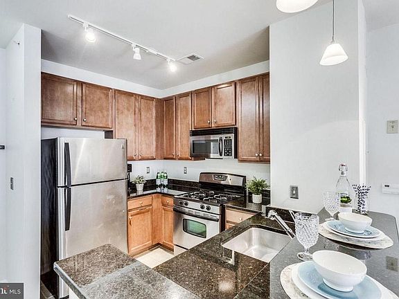 2nd image of 2655 Prosperity Ave APT 414