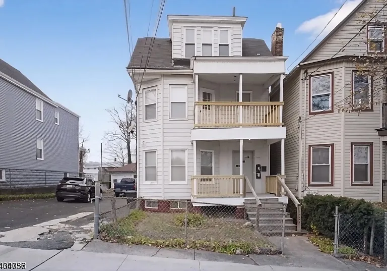 271 Mount Vernon Ave — Photo 1