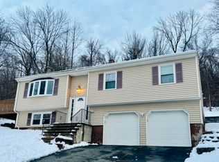 20 Valley Ter, Vernon, NJ 07462