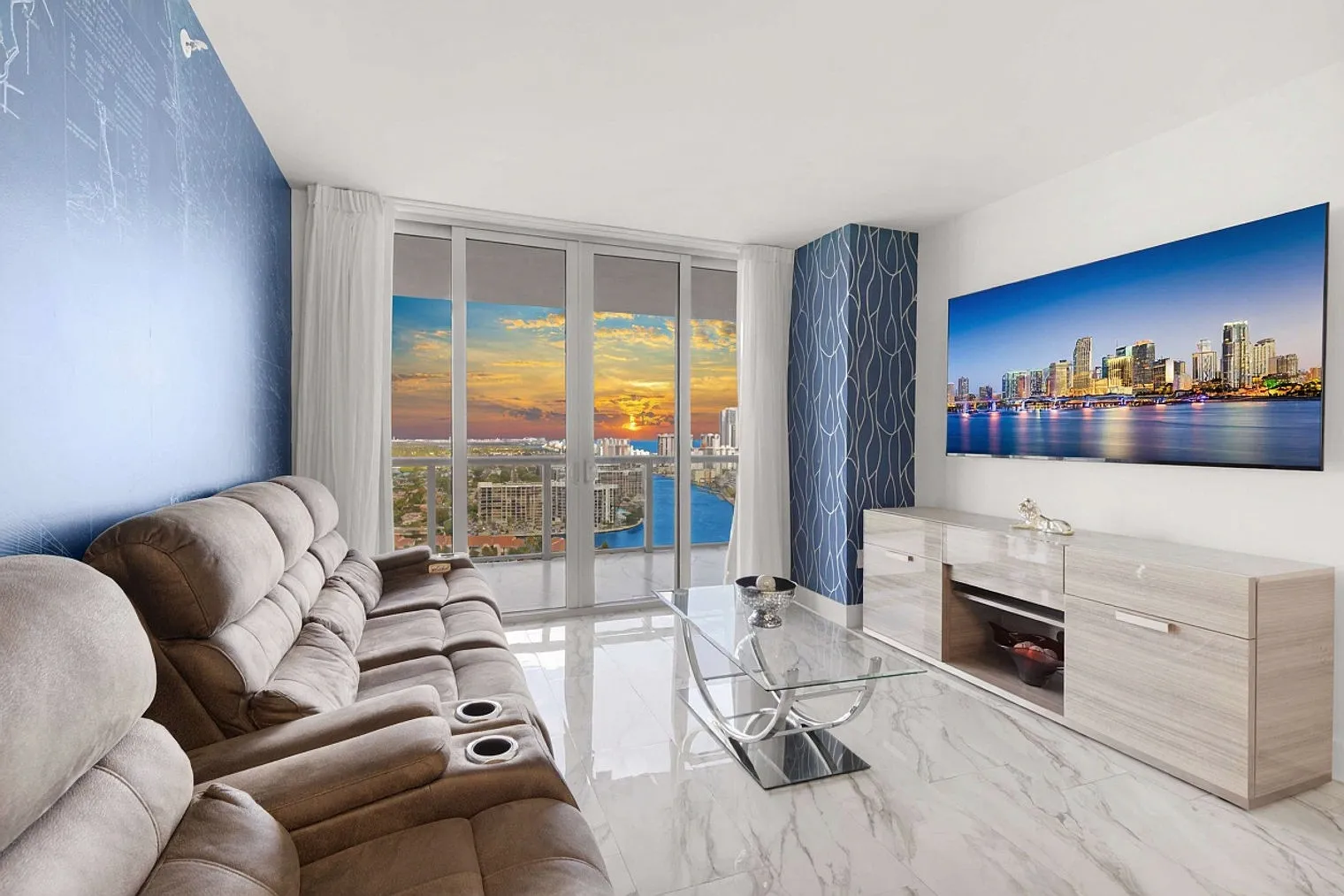 1 bed, 1.0 bath, 699 sqft, $2,384 — Photo 1