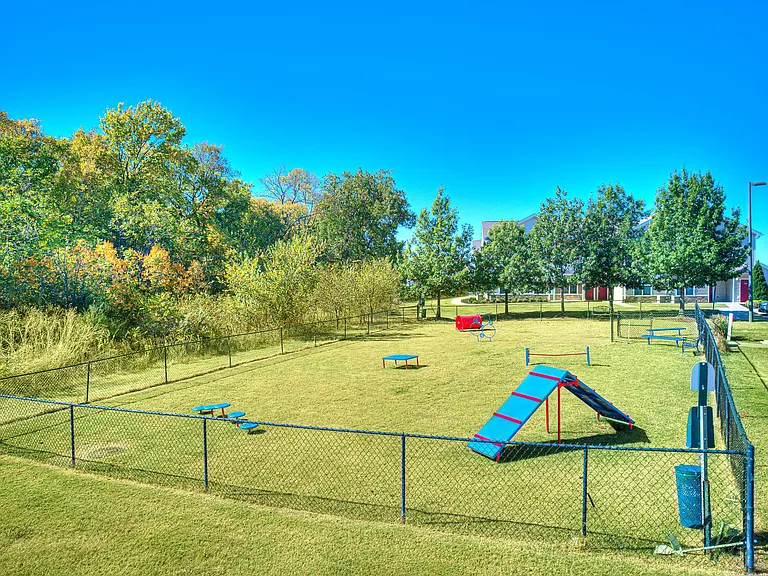 The Parc at East Fifty First — Photo 23