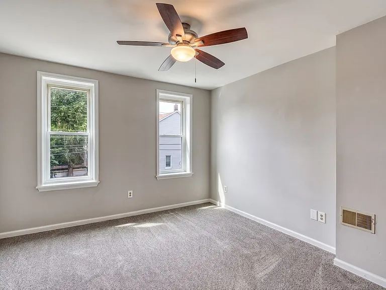 515 Seneca St — Photo 19