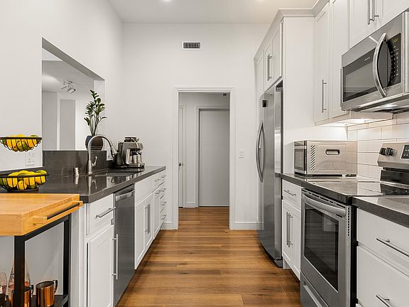 4th image of 1880 Veteran Ave APT 105