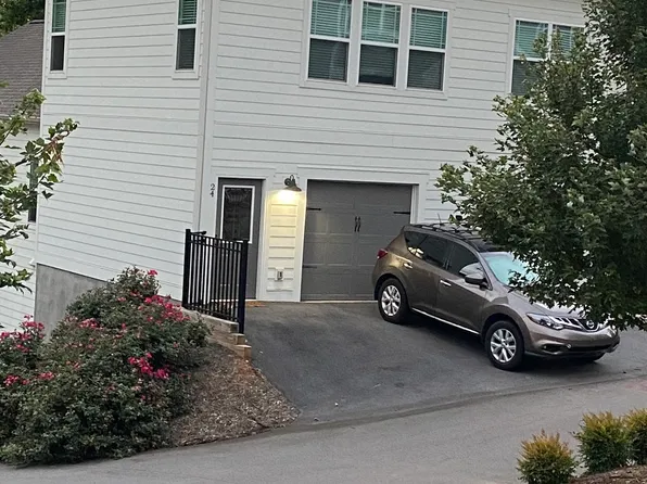 24 Plant Pl, Asheville, NC 28801