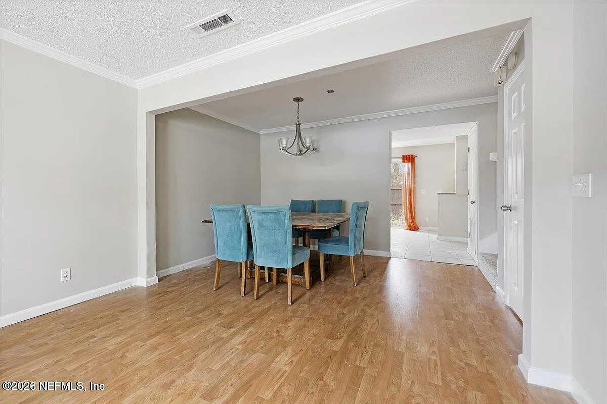 3 bed, 2.5 bath, 1550 sqft, $1,600 — Photo 2