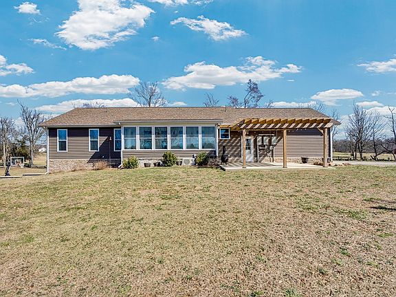 3rd image of 126 Dial Ln