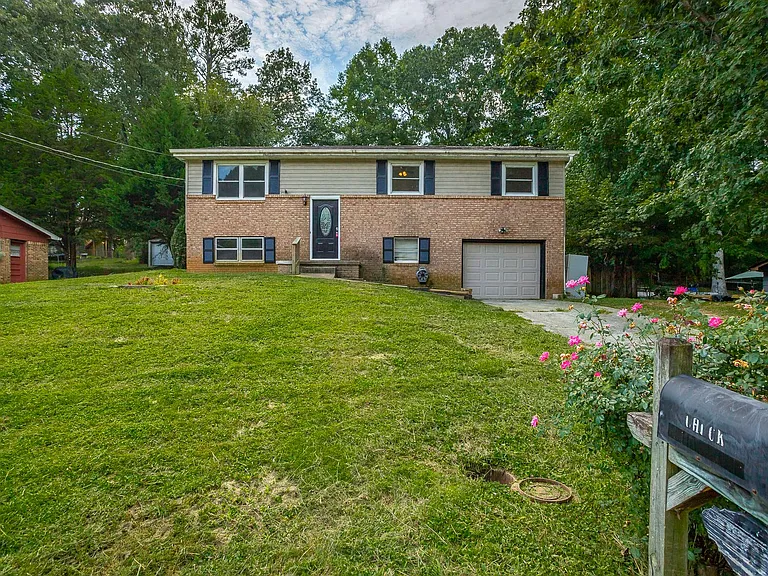 1364 Meadowood Dr — Photo 33