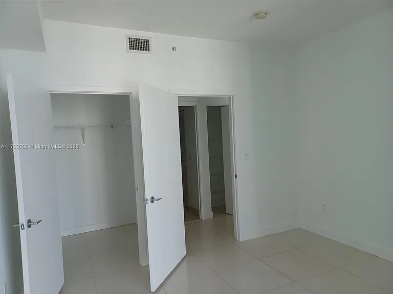 79 SW 12th St #1003 — Photo 13