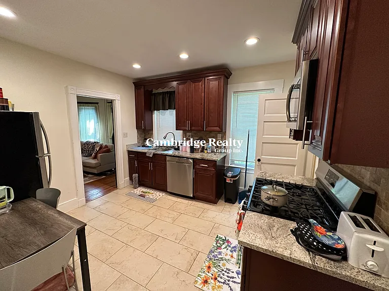 11 Ashland St #1 — Photo 4