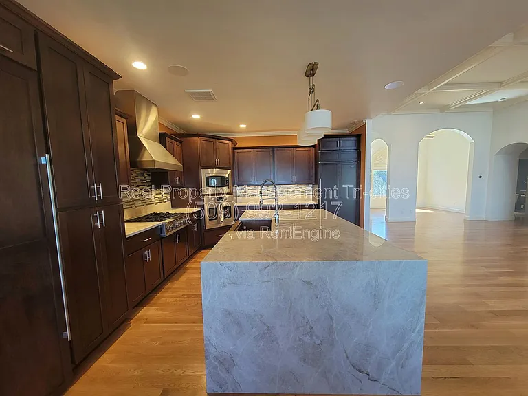 1644 Naples Ln — Photo 8