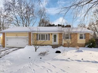 2248 Hi Vue Dr, Akron, OH 44312