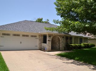 4512 Yellowleaf Dr, Fort Worth, TX 76133