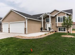 1123 Lindsey Ln, Grand Forks, ND 58201
