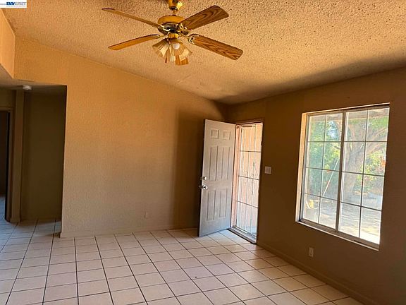 4th image of 1753 S Carpenter Rd