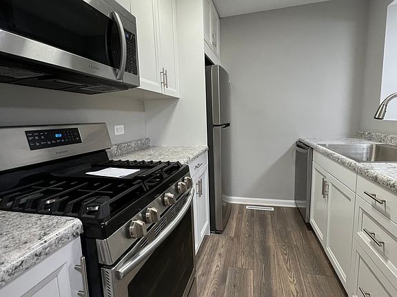 4th image of 9 Montrose Park Pl